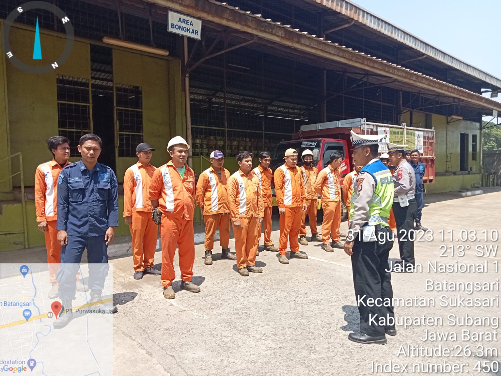 Unit Lantas Polsek Pamanukan Berikan Himbauan kepada Karyawan SPBE PT Purwasuka Jaya Gas untuk Selalu Disiplin Berlalulintas